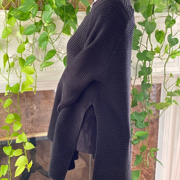 Off shoulder open back sweater - Picture 3 of 3